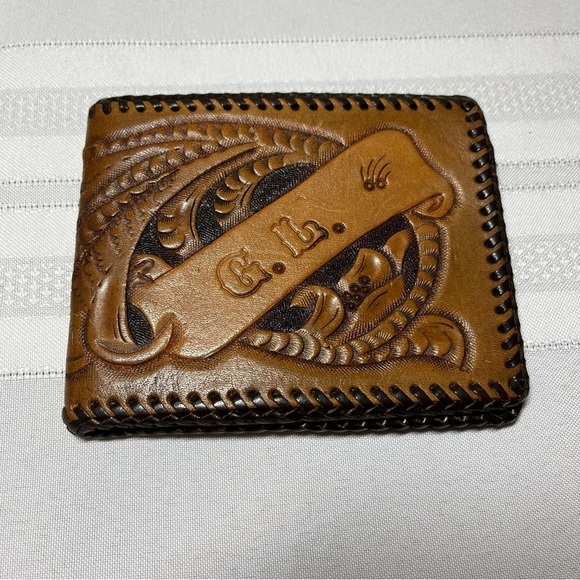 Hand Tooled Leather Bifold Wallet withh money clip - Picture 4 of 5